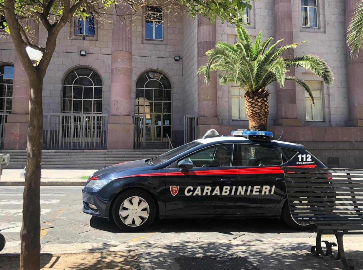 Rapina un tappezziere, arrestato dai carabinieri 