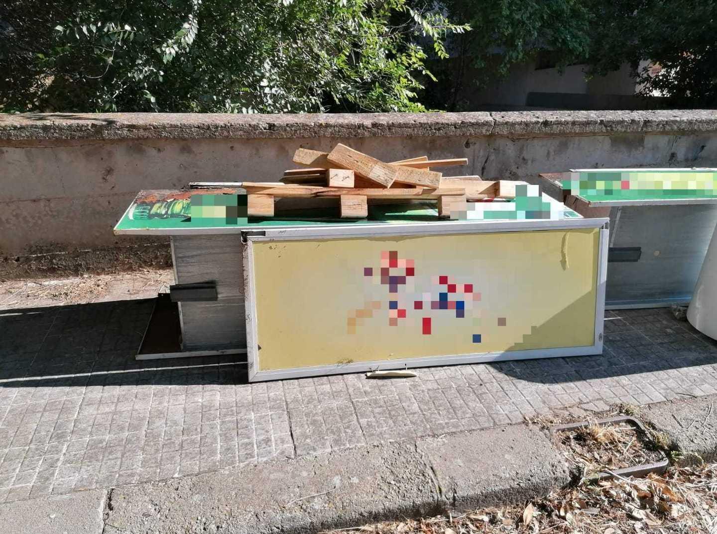 Sassari, lascia in strada il frigorifero: multato dai vigili urbani 