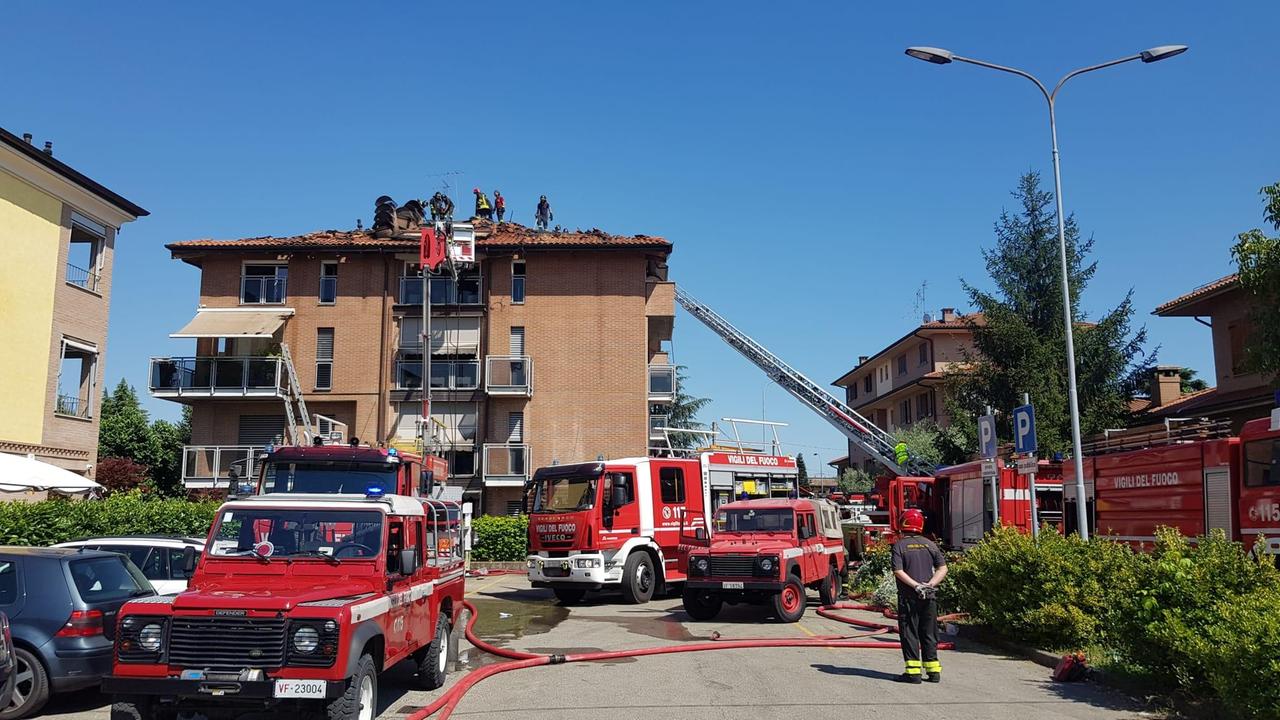 Vignola, incendio in una palazzina: fiamme in due appartamenti