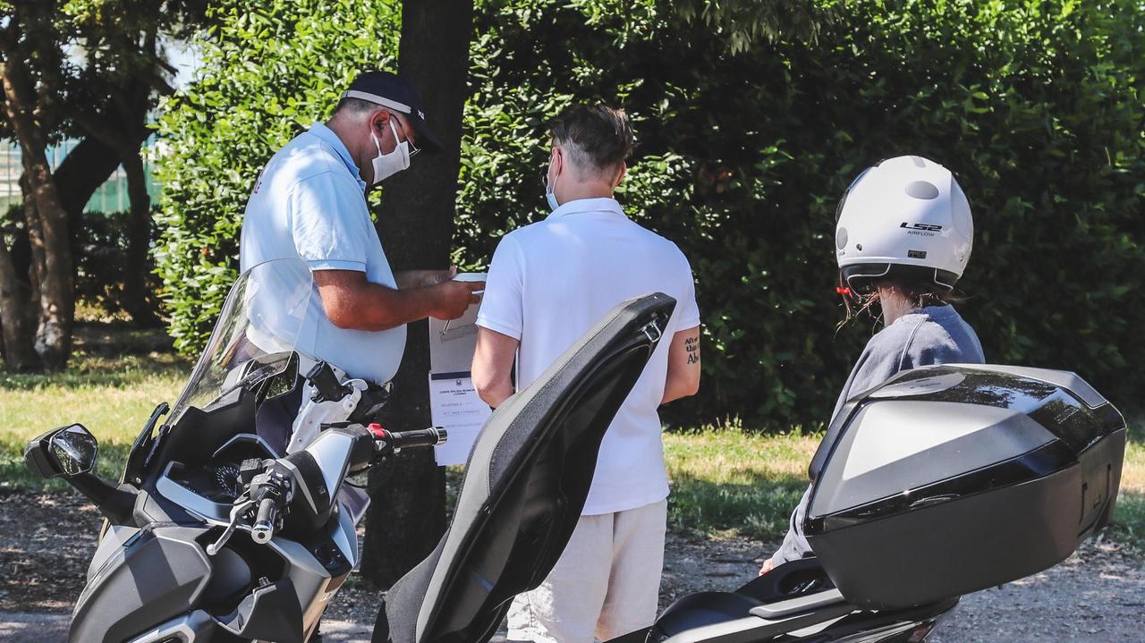 Uno scooterista multato con l'autovelox sabato 27 giugno (foto Marzi)