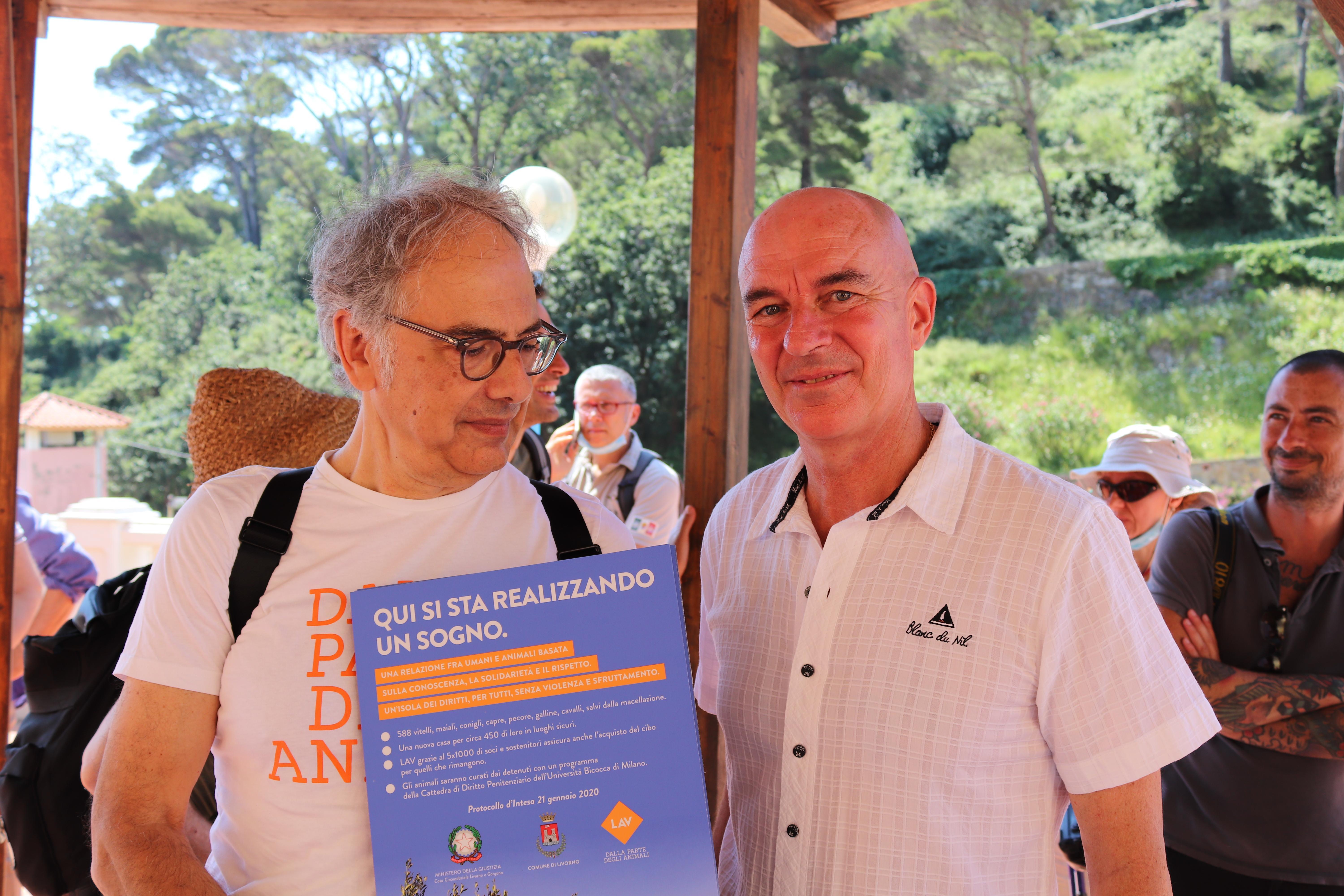 A sinistra il presidente Lav Gianluca Felicetti, a destra il sindaco Luca Salvetti