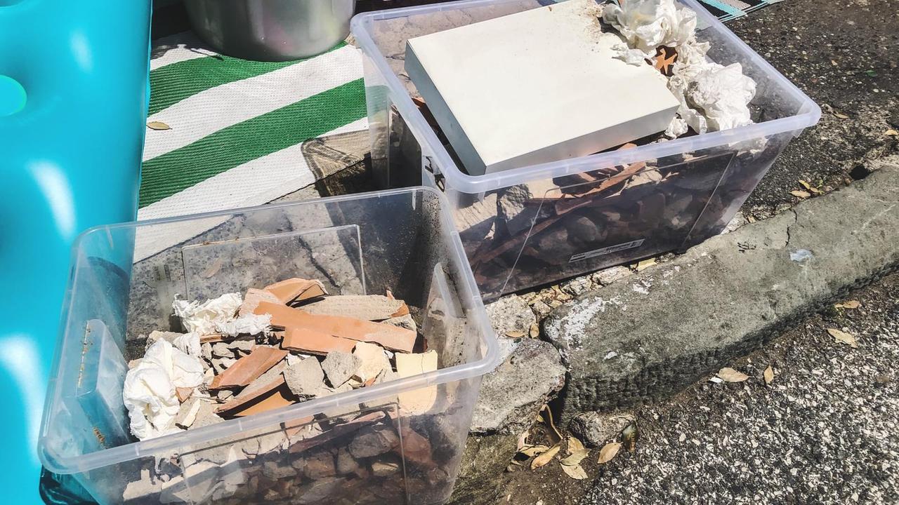 I calcinacci fuori dalla tabaccheria