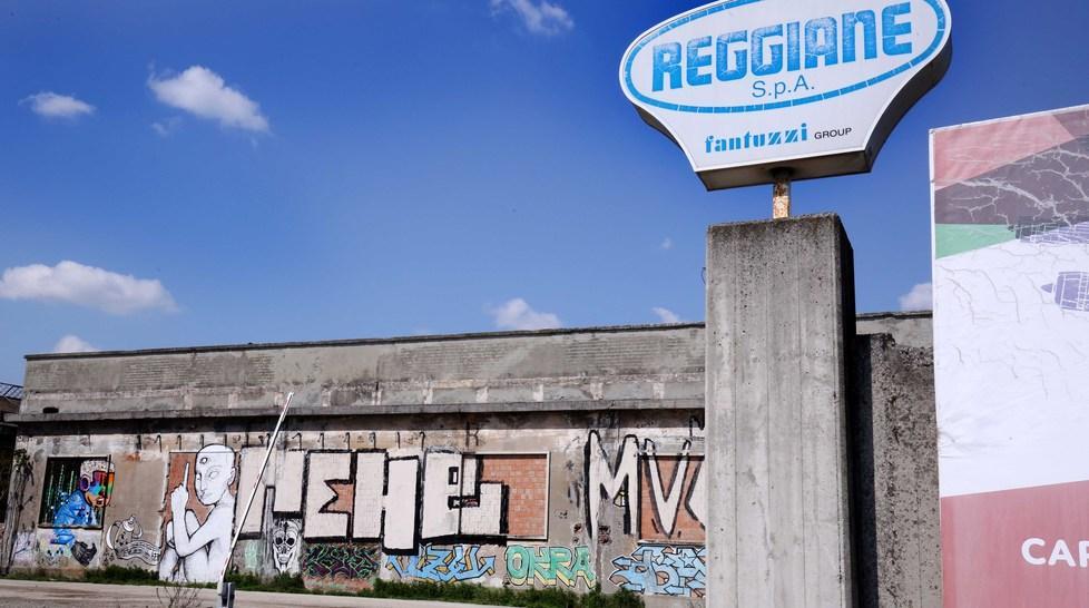 Giochiamo tutti i giorni a guardie e ladri? Sì, dai, andiamo nelle ex Reggiane 