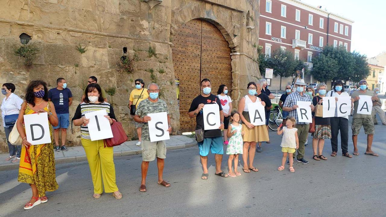 Comitato in piazza: la maggioranza richiamata al voto contro Rimateria