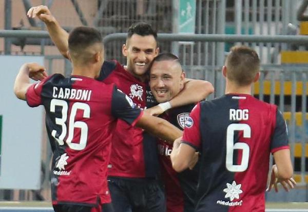 L'abbraccio a Nainggolan, il migliore in campo