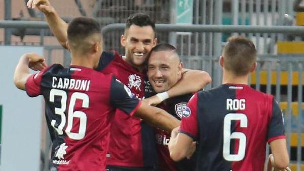 L'abbraccio a Nainggolan, il migliore in campo