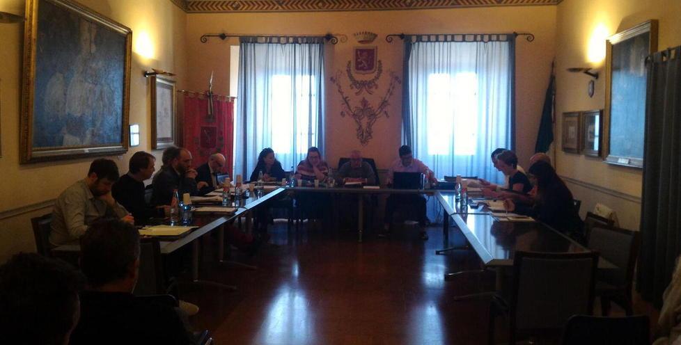 Consiglio in seduta per 12 ore «Meno tasse e più incentivi» 