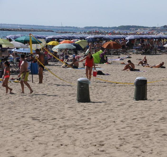 Spiaggia libera a Follonica Arrivano gli “orientatori” per mantenere le distanze