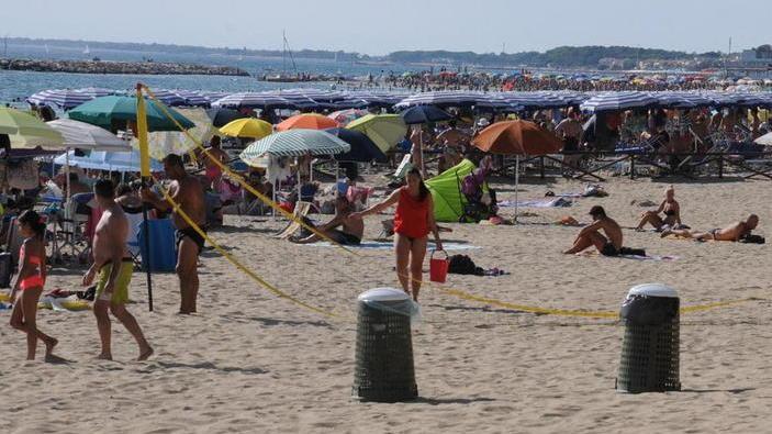 Spiaggia libera a Follonica Arrivano gli “orientatori” per mantenere le distanze