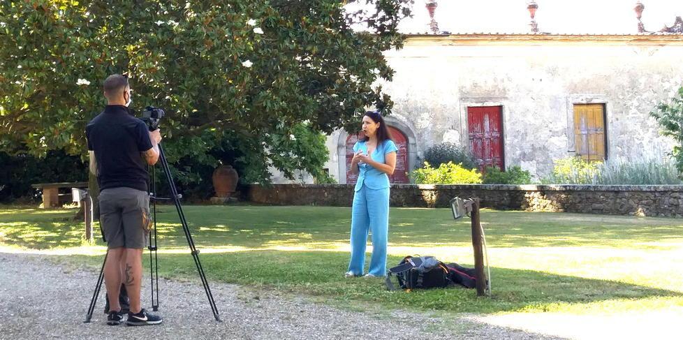 Una troupe di La7 gira un servizio a Villa la Magia 