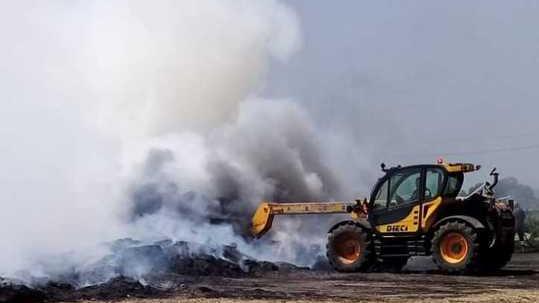 In fumo 600 rotoballe 24 ore per domare il fuoco