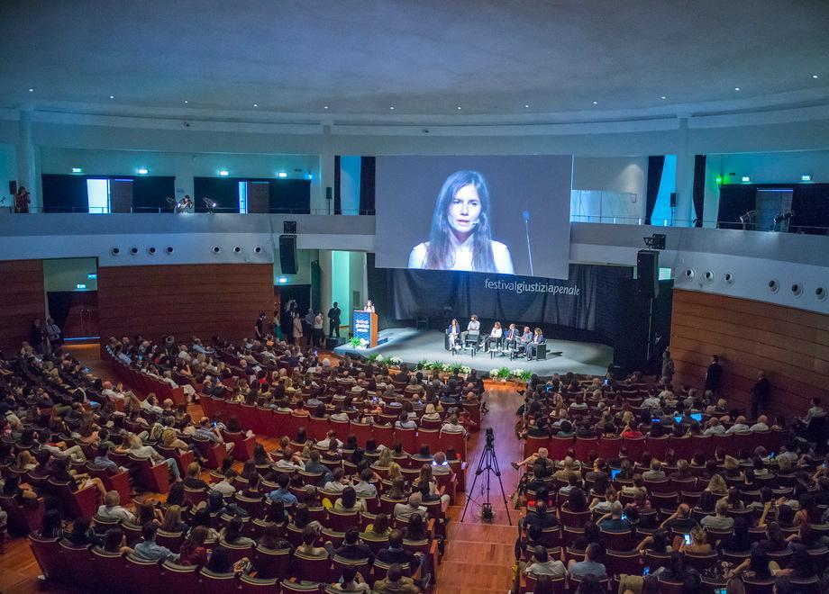 «Solo ingressi free al Forum Monzani»