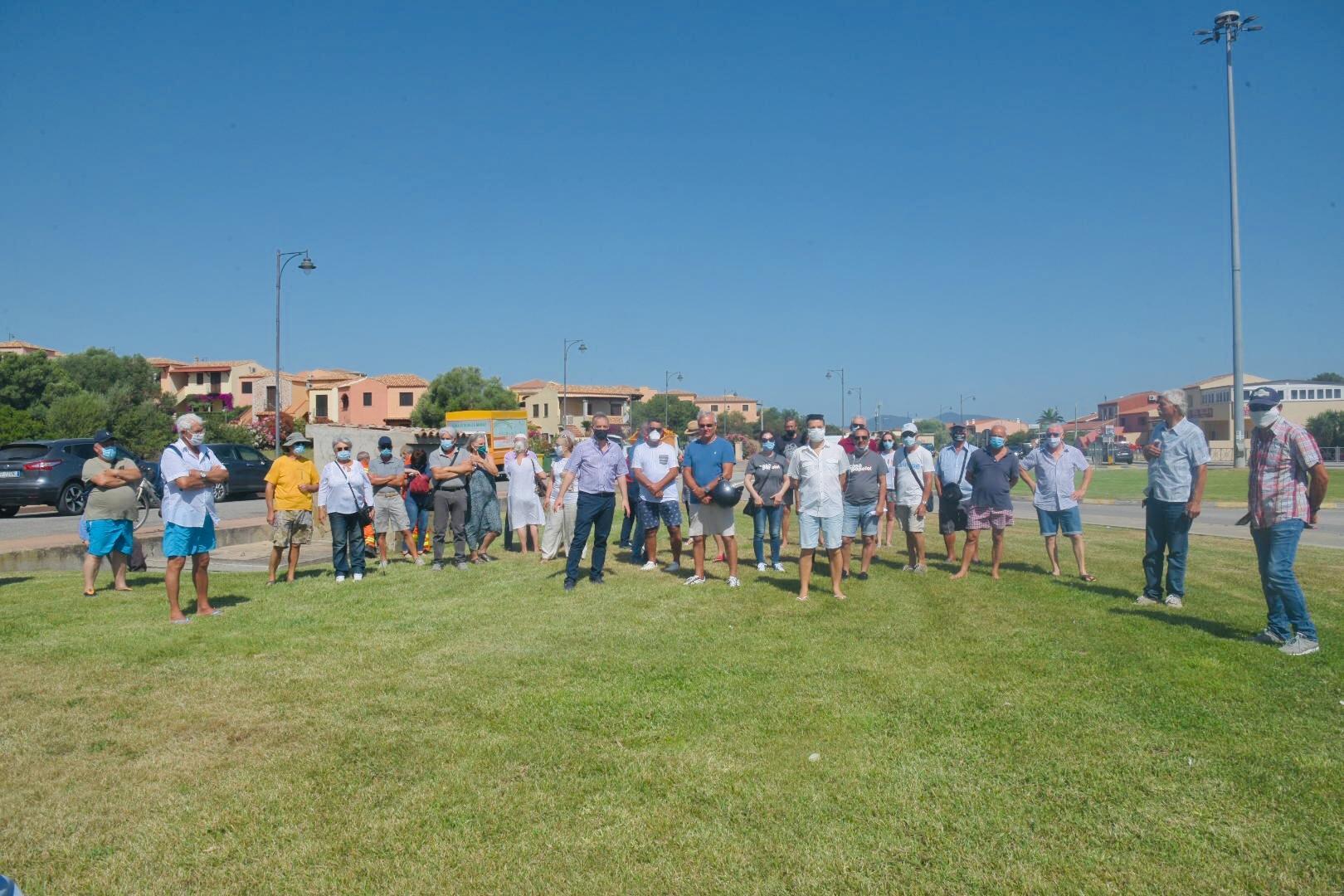 Olbia, i turisti scendono in piazza per difendere Murta Maria dalla discarica