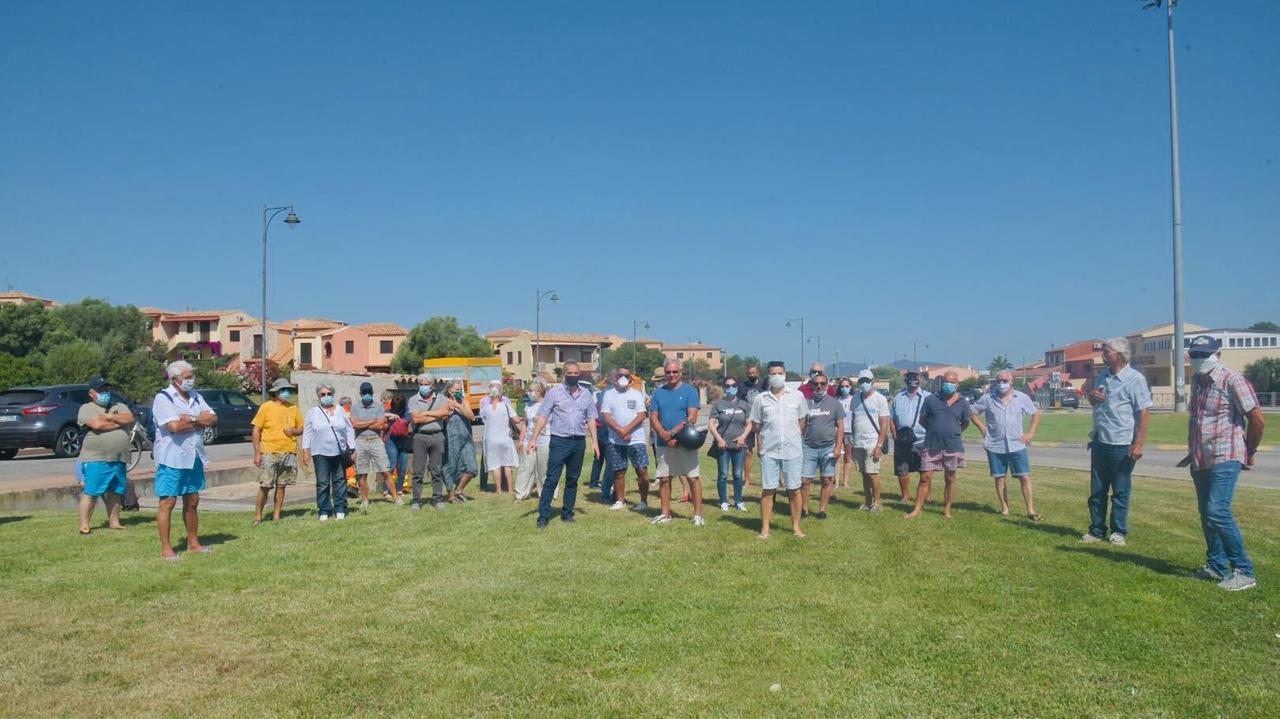 Olbia, i turisti scendono in piazza per difendere Murta Maria dalla discarica