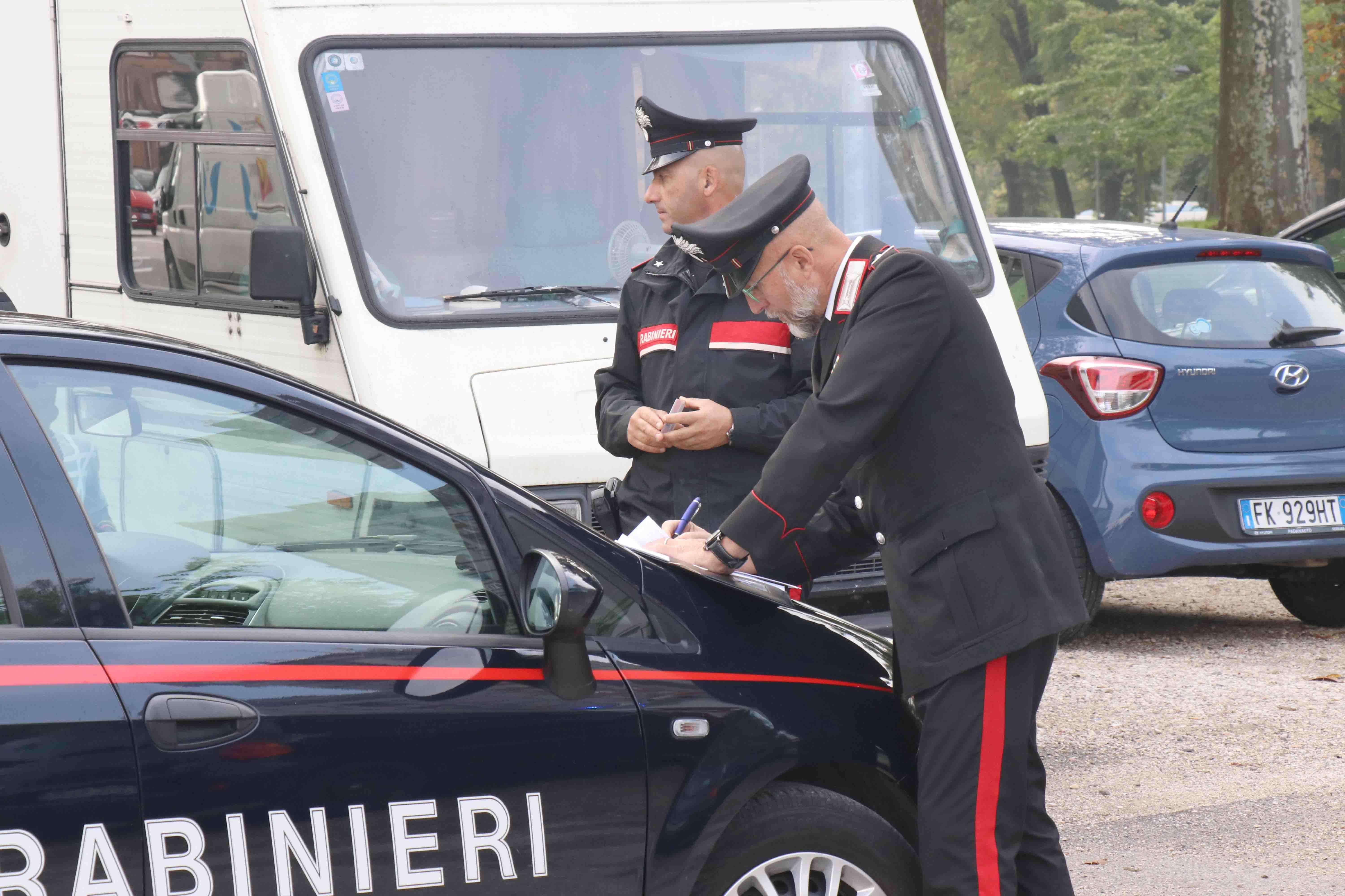 Ferrara, a 4 anni in giro da solo: i carabinieri lo riportano a casa