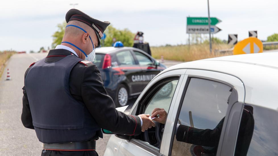 Il parroco di Lido Estensi investito da un’auto pirata 
