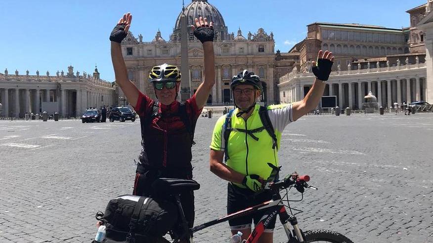 Da sinistra Paolo Testi e Luciano Macelloni al loro arrivo in piazza San Pietro a Roma