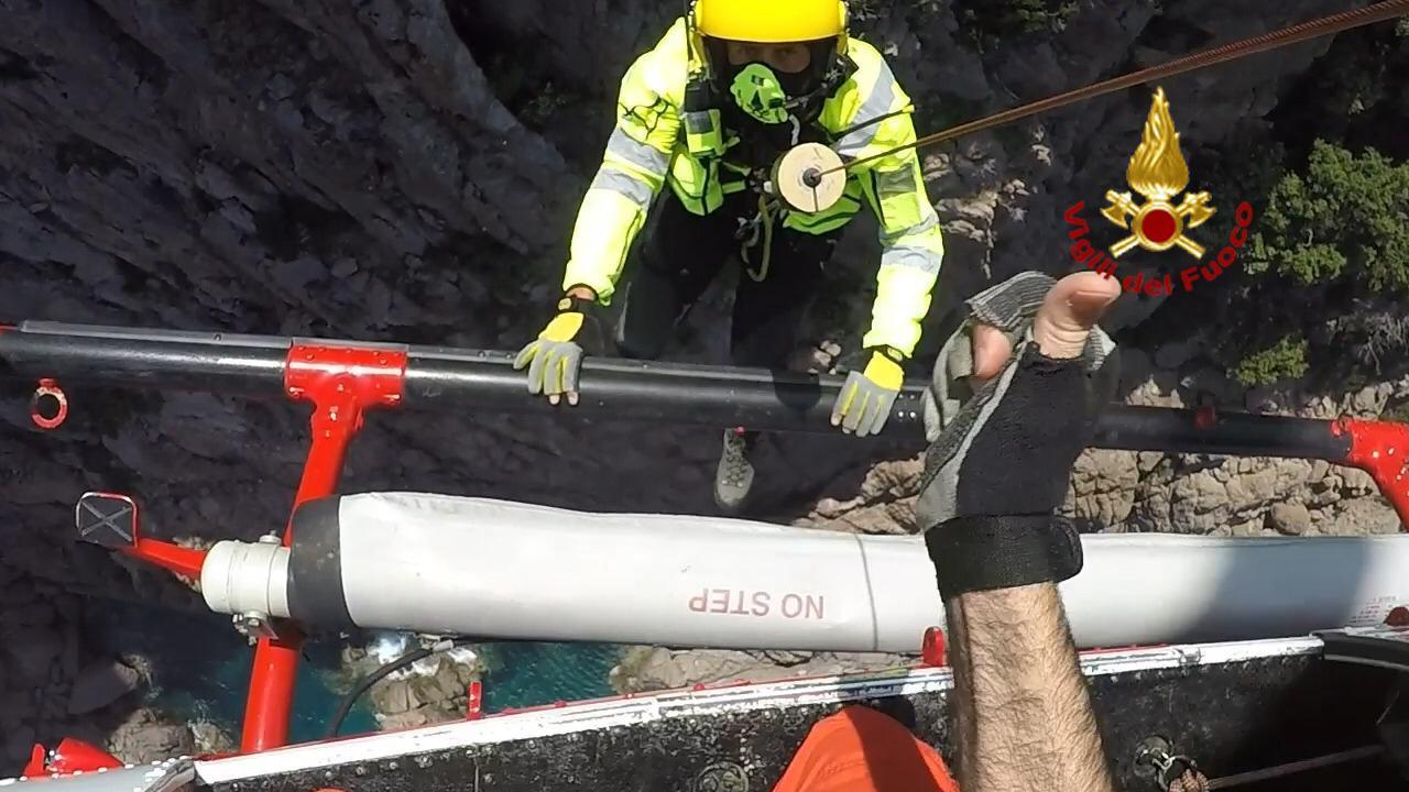 Gairo, escursionista bloccato salvato con l'elicottero dei vigili del fuoco 