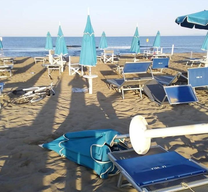 Vandali scatenati negli stabilimenti di Marina di Grosseto, migliaia di euro di danni 