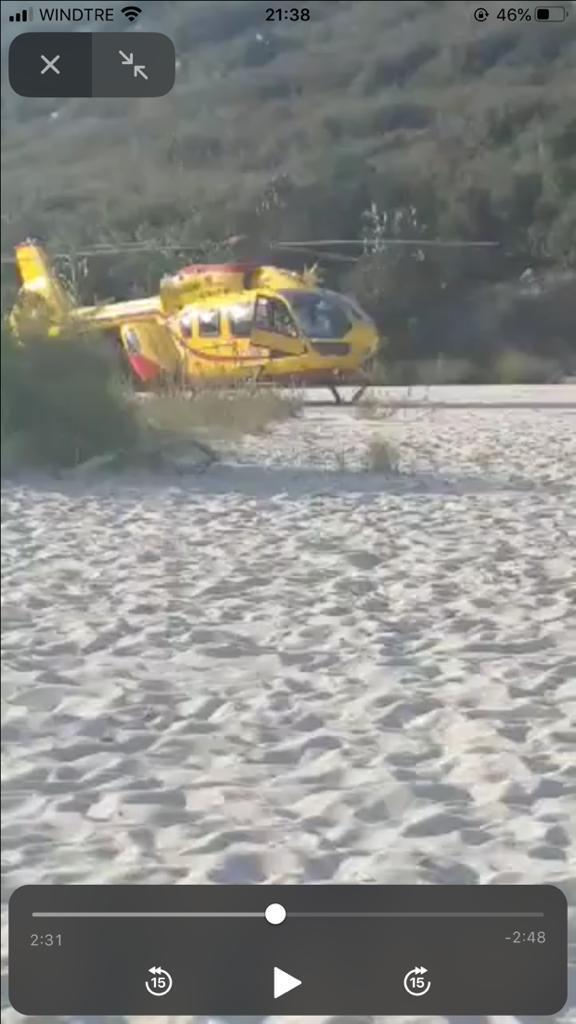 L'elicottero sulla spiaggia di Cea
