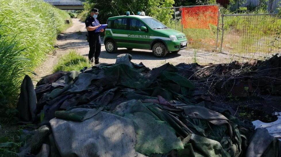 Rifiuti in un campo, denunciato imprenditore 