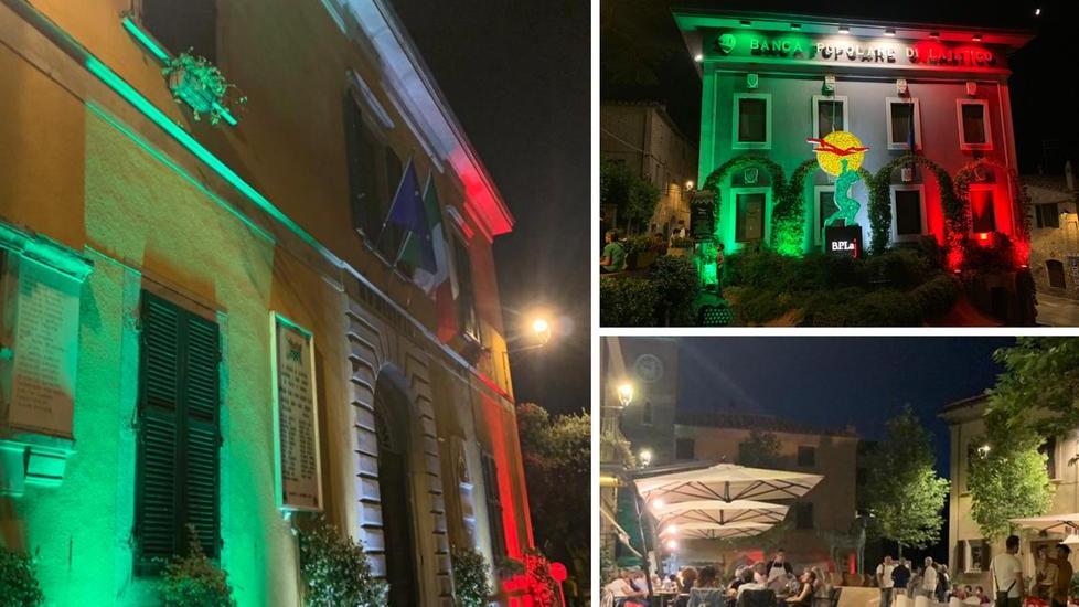 Il municipio di Lajatico illuminato con il tricolore e in alto a destra in alto la sede della Banca e il centro del paese