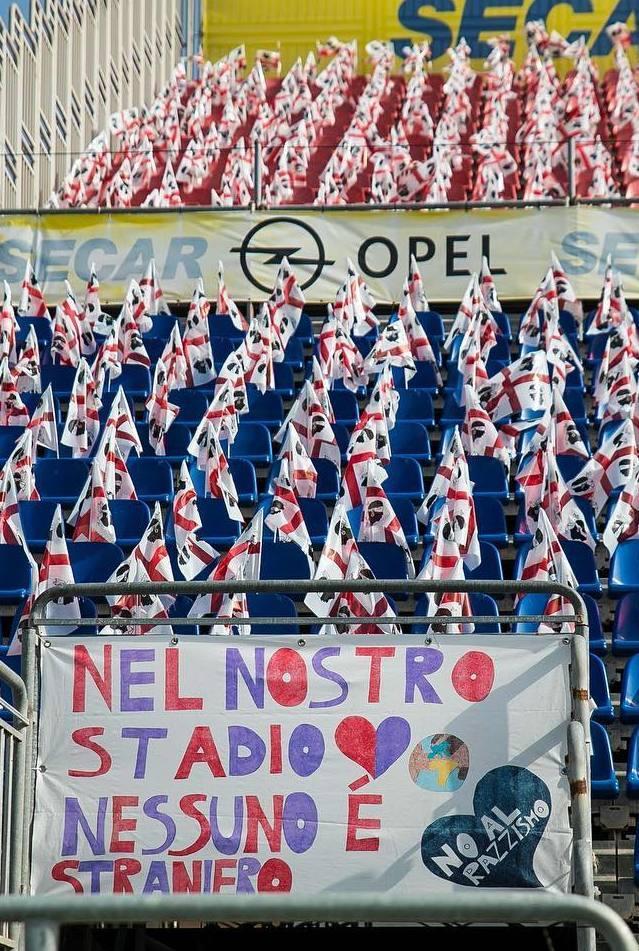 In Curva Sud i Quattro mori hanno preso il posto dei tifosi