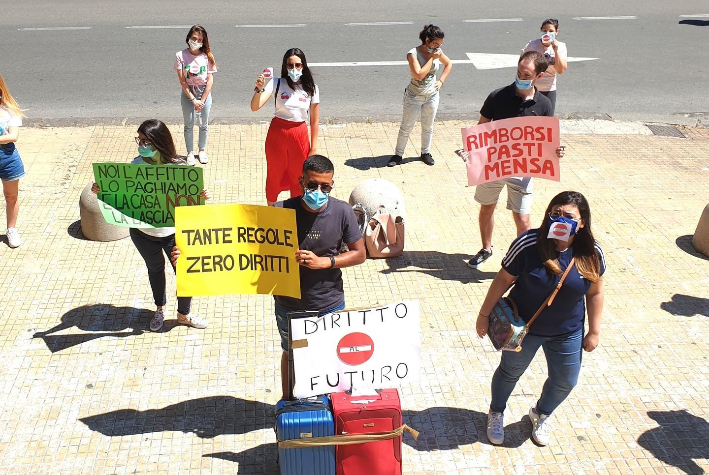 Gli studenti all’Ersu: «Ascoltateci queste regole sono troppo rigide»