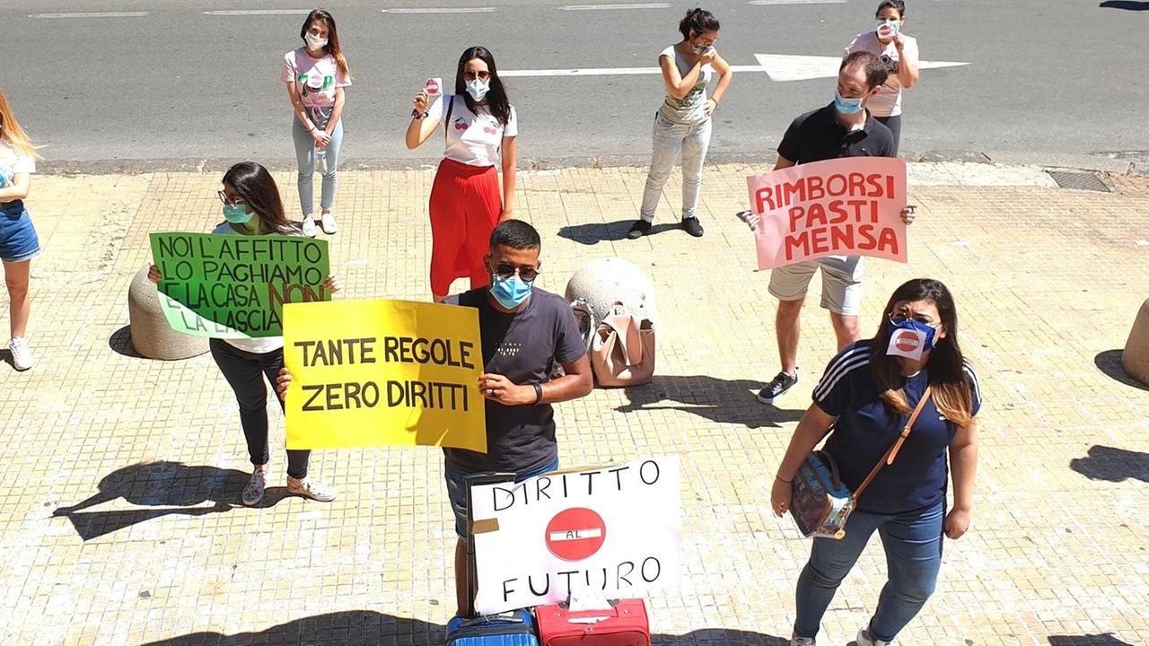 Gli studenti all’Ersu: «Ascoltateci queste regole sono troppo rigide»