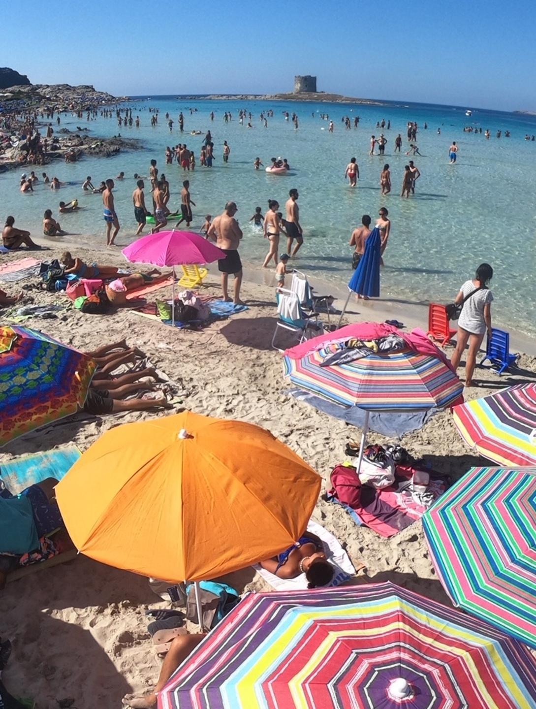 Prove tecniche di numero chiuso sulla spiaggia della Pelosa 