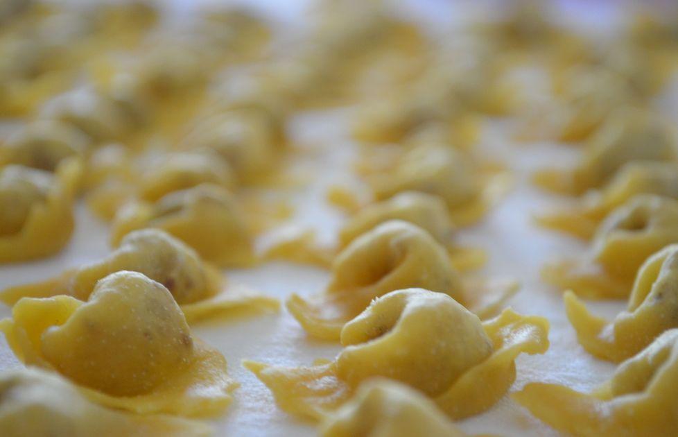 Urge un monumento al cappelletto sul confine di Rubiera 