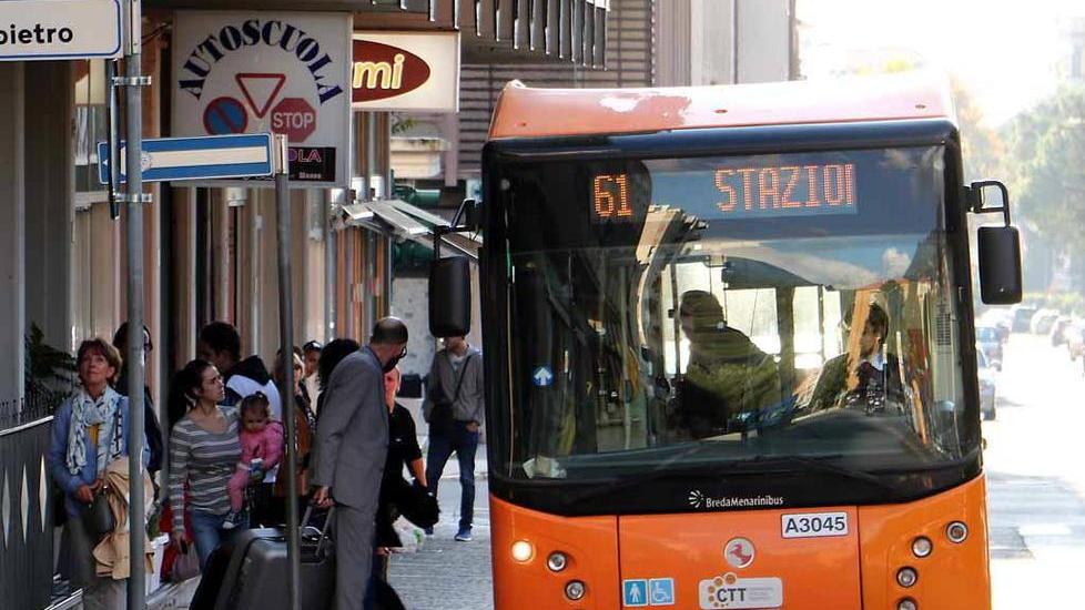«No a a più posti sui bus Servono mezzi e personale per la ripresa delle attività»