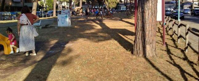 Polvere al parco giochi «Lì c’è un pozzetto»