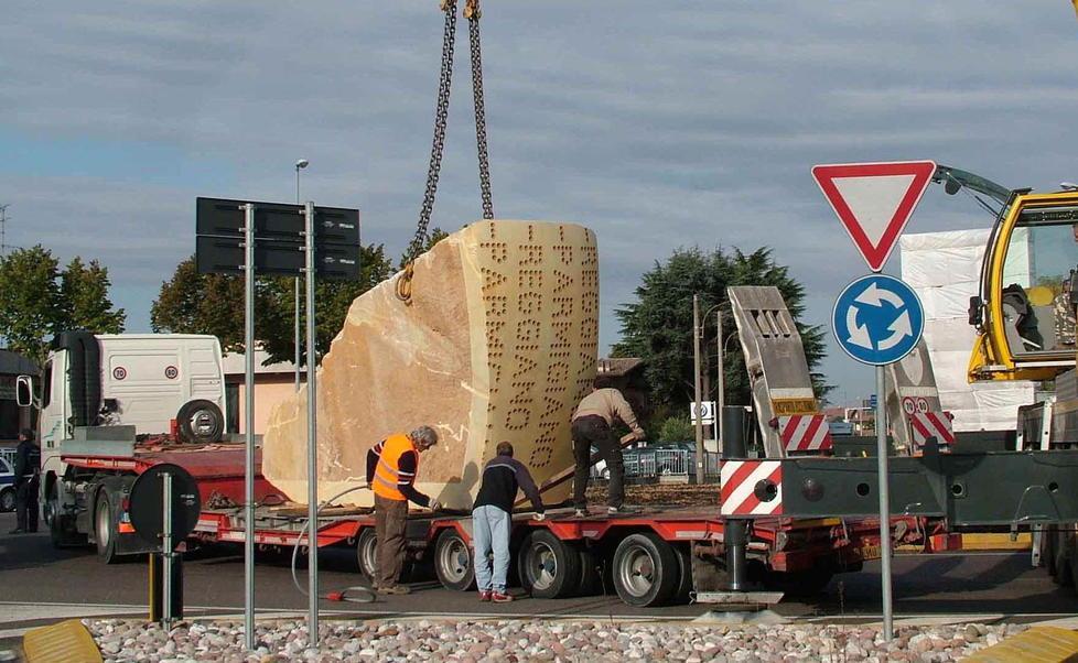 E per il Parmigiano Reggiano è stato scelto il marmo di Carrara