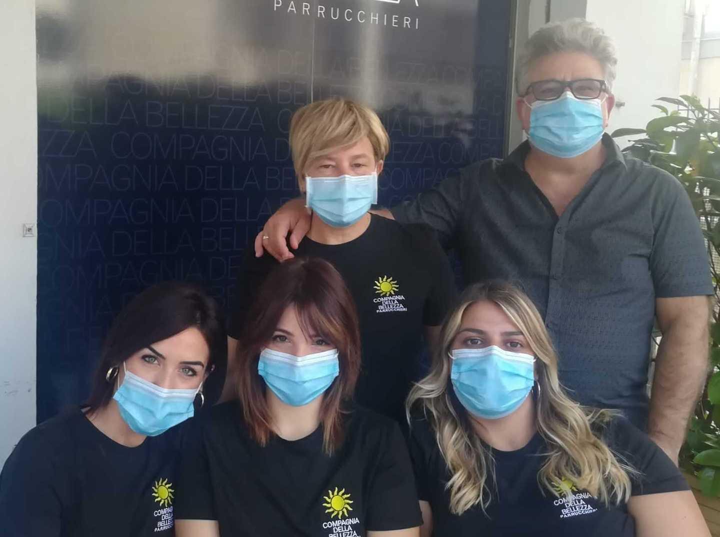 Operatori sanitari gratis in salone 