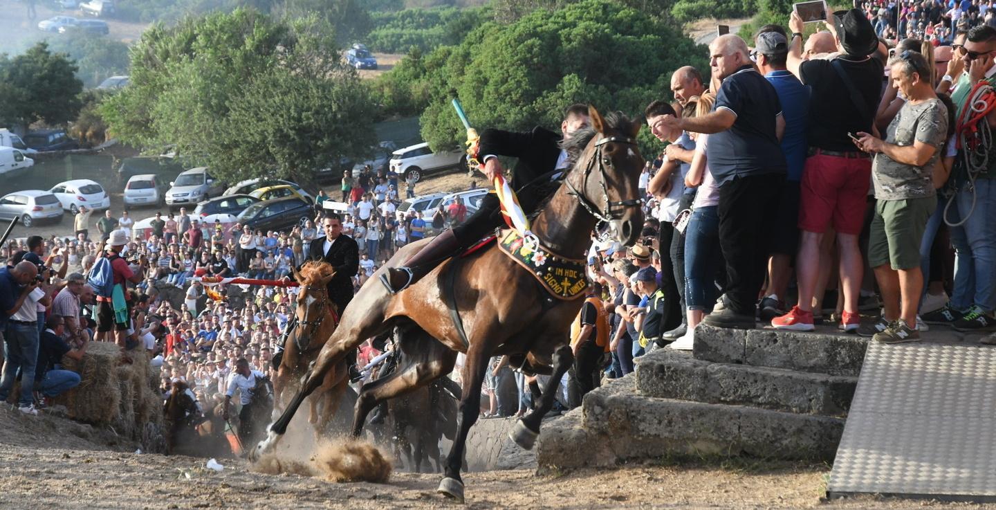 Fase 3, pietra tombale sull’Ardia: si salvano solo le 13 messe 