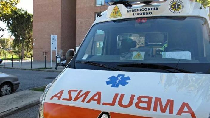 Un'ambulanza della Misericordia di Livorno (foto d'archivio)