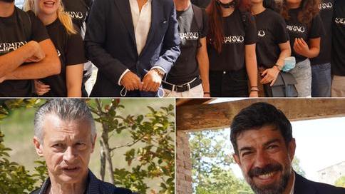 I ragazzi della scuola Oltrarno in scena oggi a Fonte Mazzola guidati da Favino (Foto Franco Silvi)