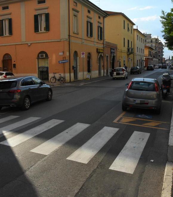 Dopo risse e feriti, ordinanza sindacale chiude alcuni negozi in via Roma alle 20 