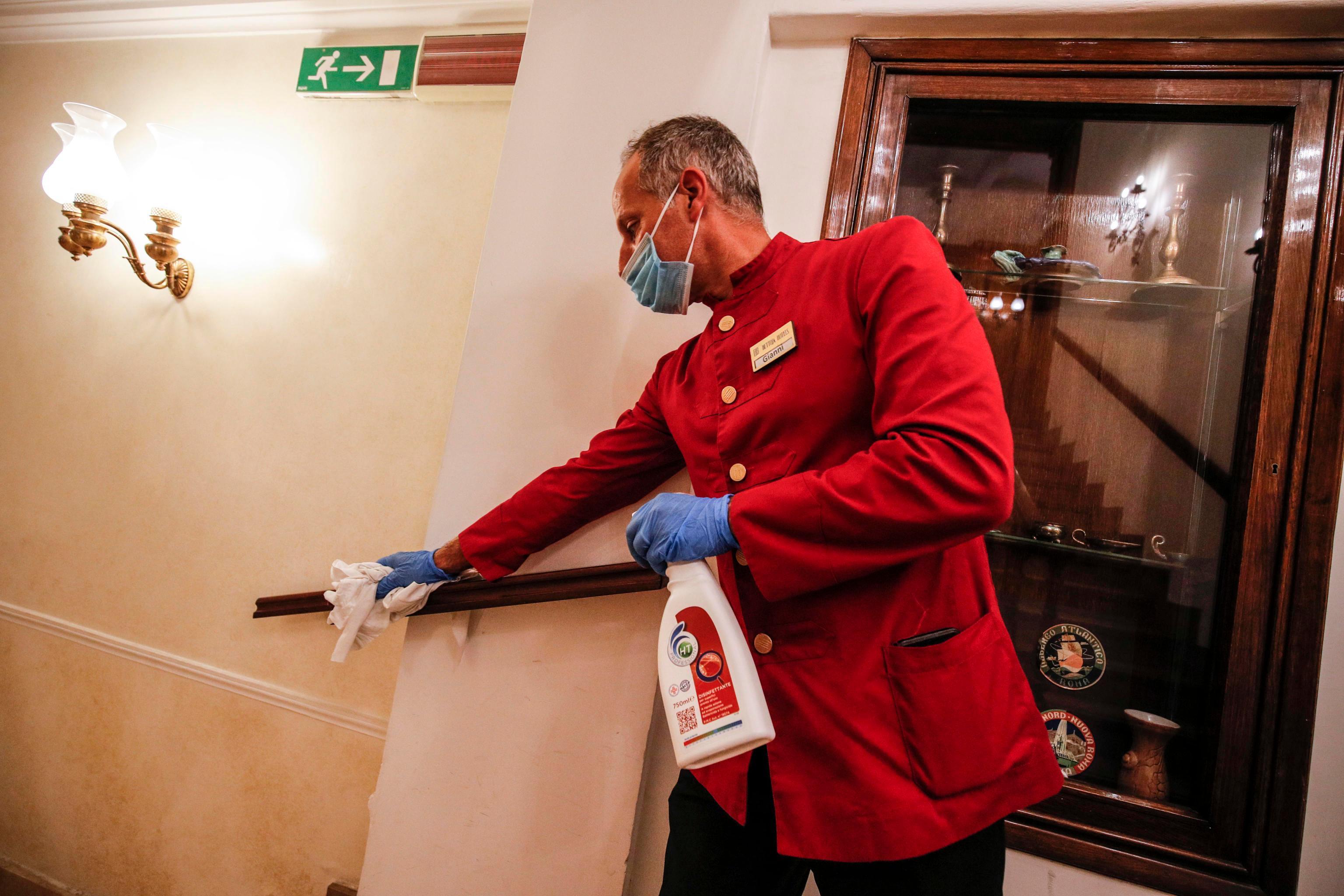 La sanificazione in un albergo