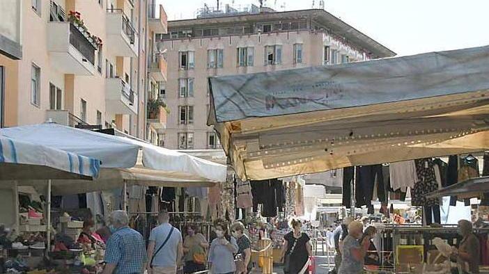 I commercianti: così com’è il mercato del martedì non va