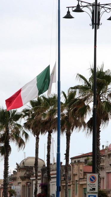 L’abbraccio del ministro Bonafede «Lo Stato dovrebbe ringraziarvi» 