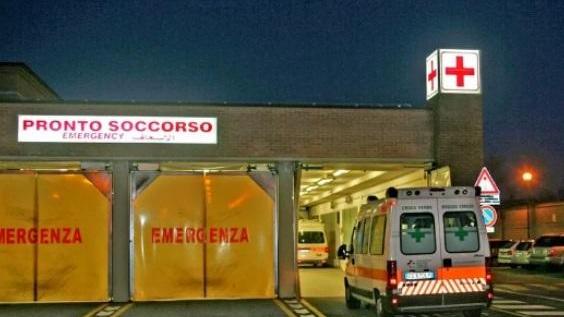 Percorre la rotonda nel senso opposto Sette giovani feriti