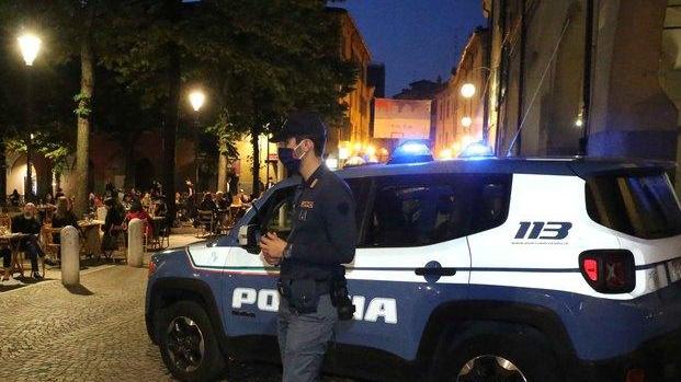 In centro per la movida ma senza mascherina: tre persone sanzionate