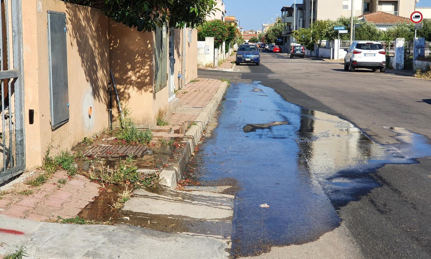 Liquami in strada, nessun intervento