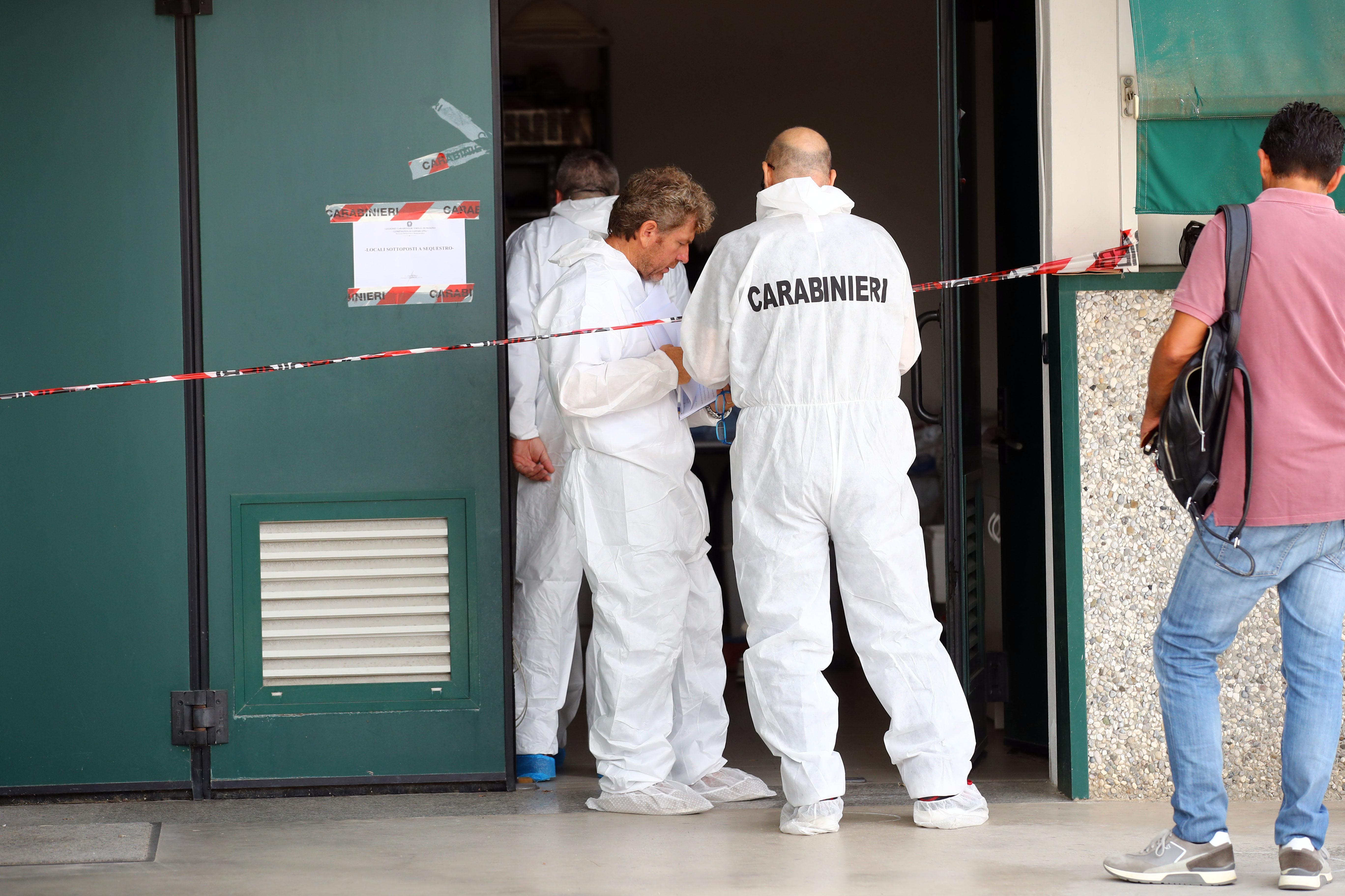 Gli inquirenti sul luogo dell'omicidio, a Copparo