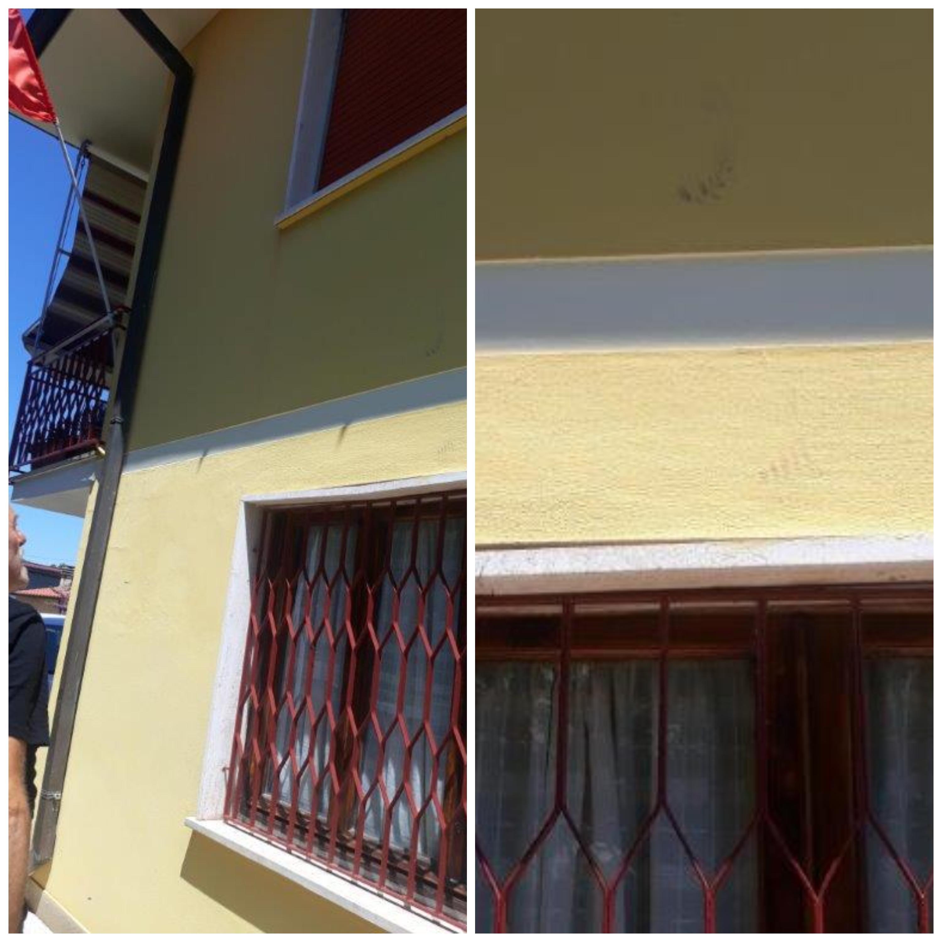 Aggredita e rapinata in camera da letto: «Mano sulla bocca, strappata la catenina» 