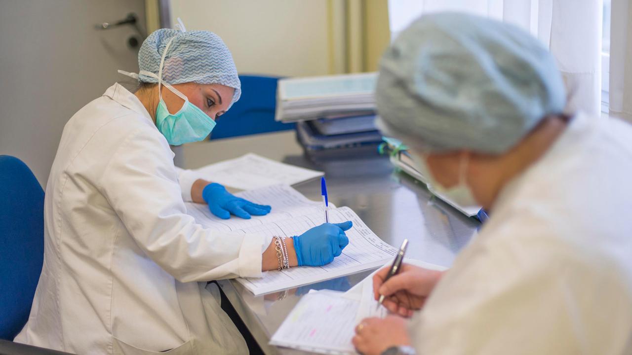 Il coronavirus si risveglia, due nuovi casi a Prato
