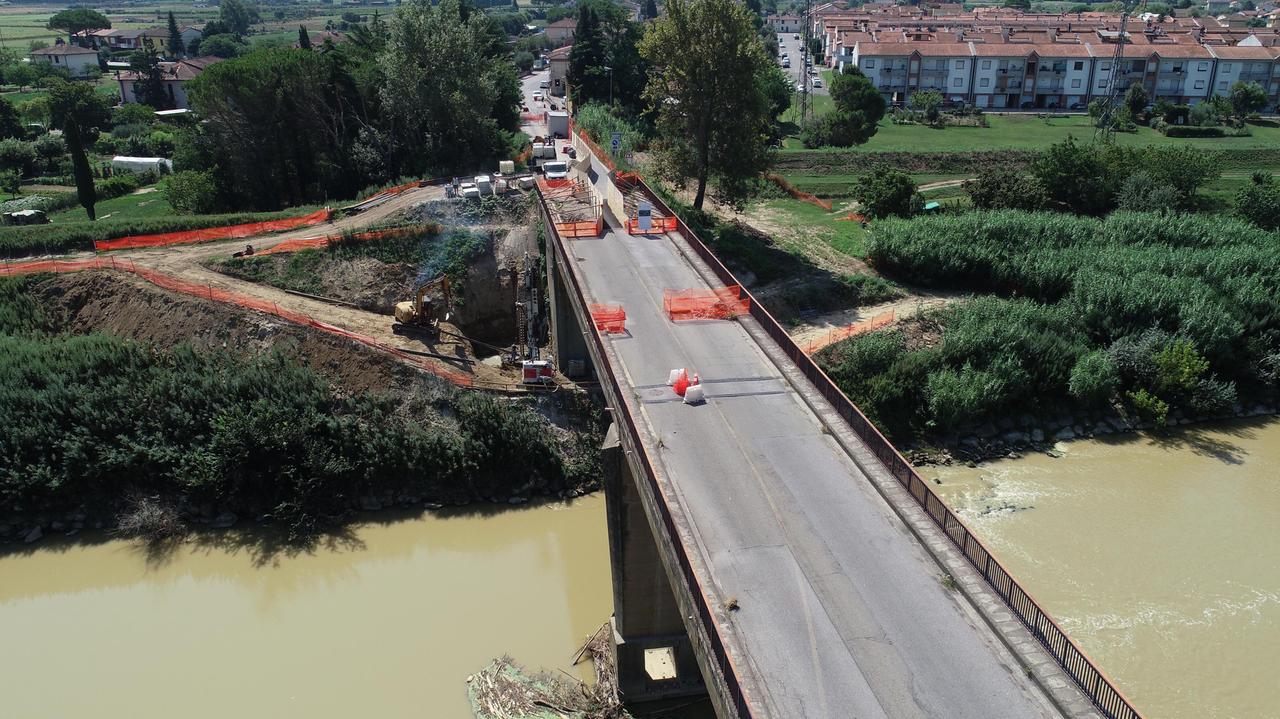 Il ponte di Marcignana durante i lavori che hanno comportato la chiusura al traffico per diversi mesi (foto Carlo Sestini)