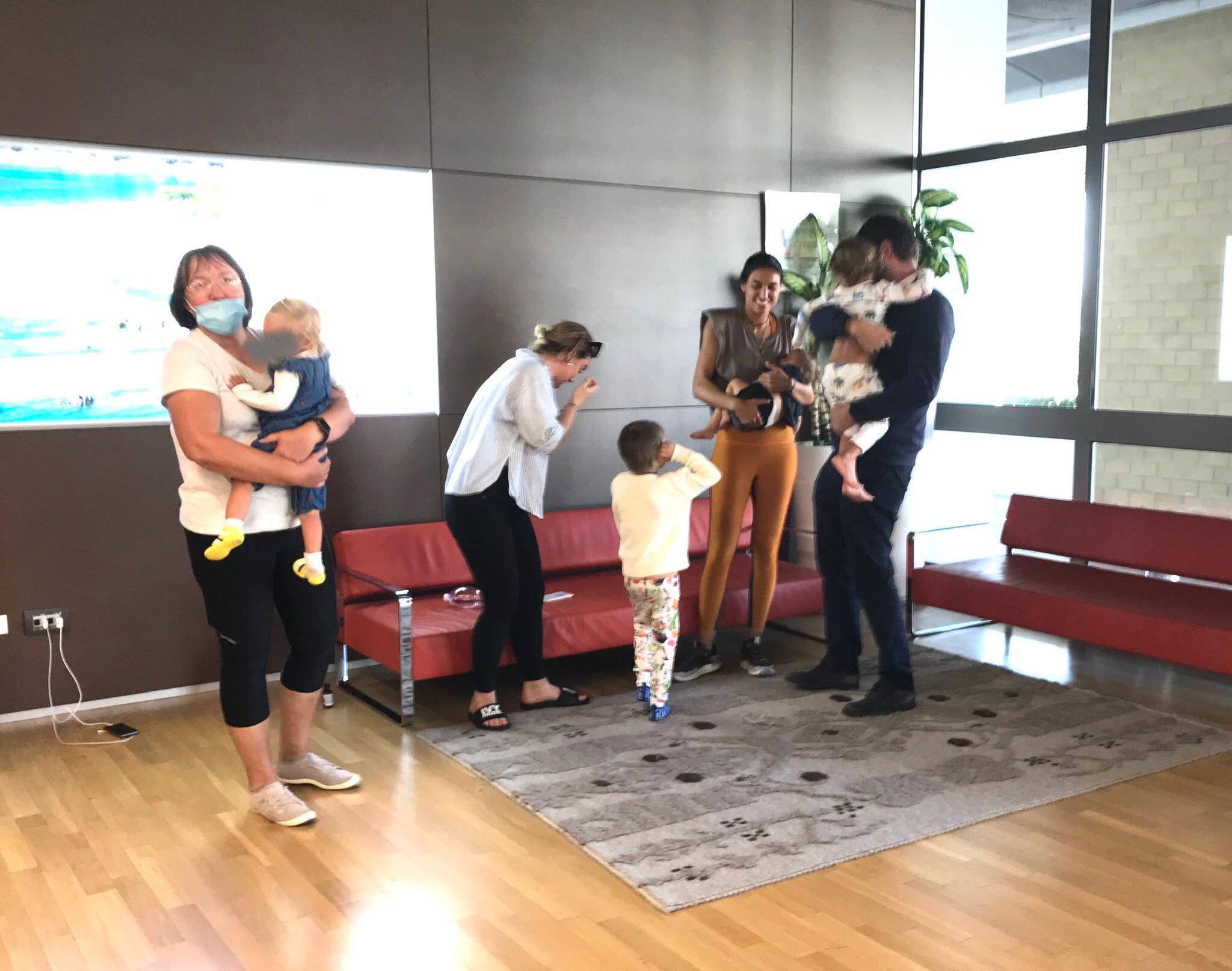 I turisti americani nel salone dell'Aviazione generale (foto Mario Rosas)